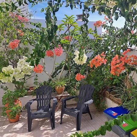 Friends'house - Azores 度假居 *